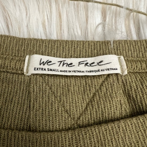 We The Free XS Olive Green Waffle Knit Long Sleeve Top Thumbholes - Picture 3 of 5